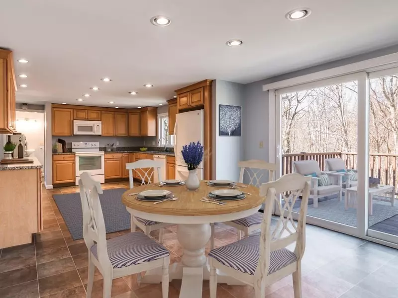 10 Woodbury Ln, Rockport, MA 01966