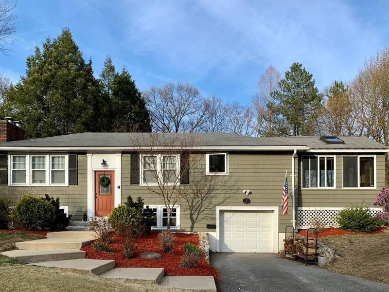 9 Lantern Ln, Chelmsford, MA 01824