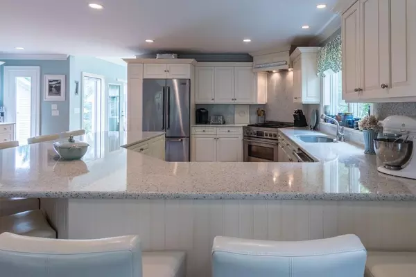 Wellfleet, MA 02667,124 State Highway Route 6