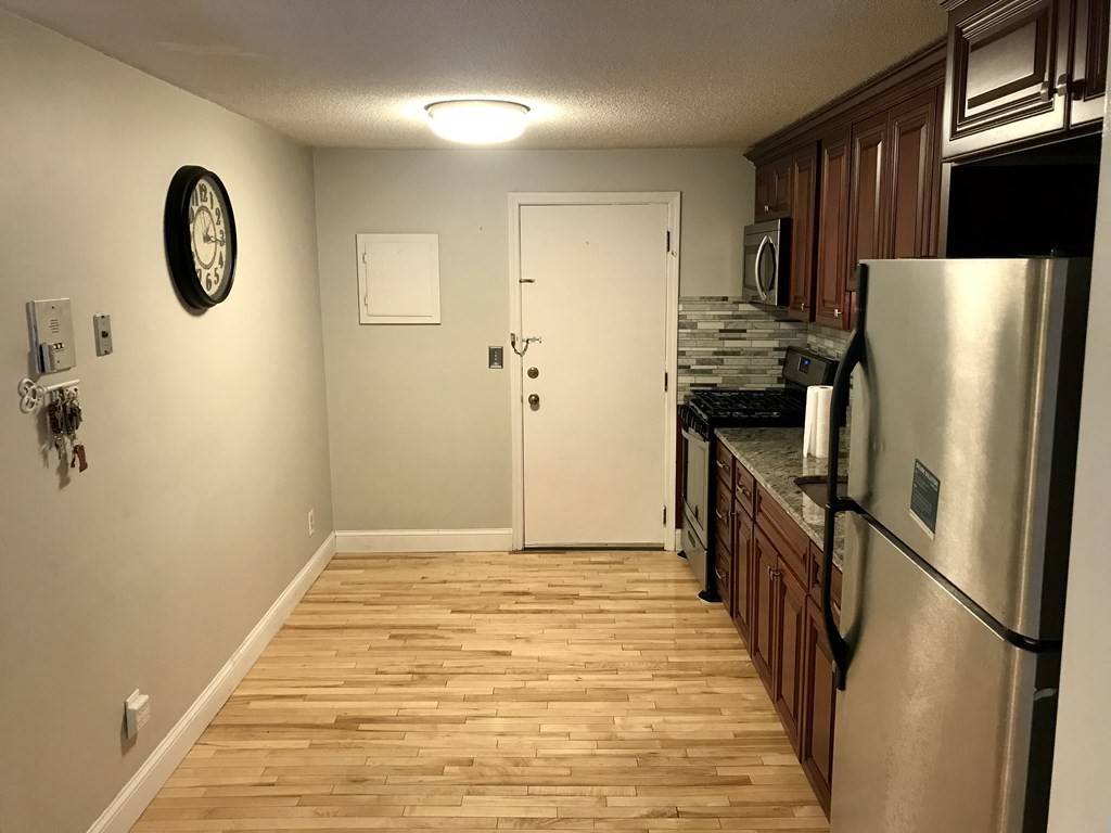 Haverhill, MA 01832,635 W Lowell Ave #11