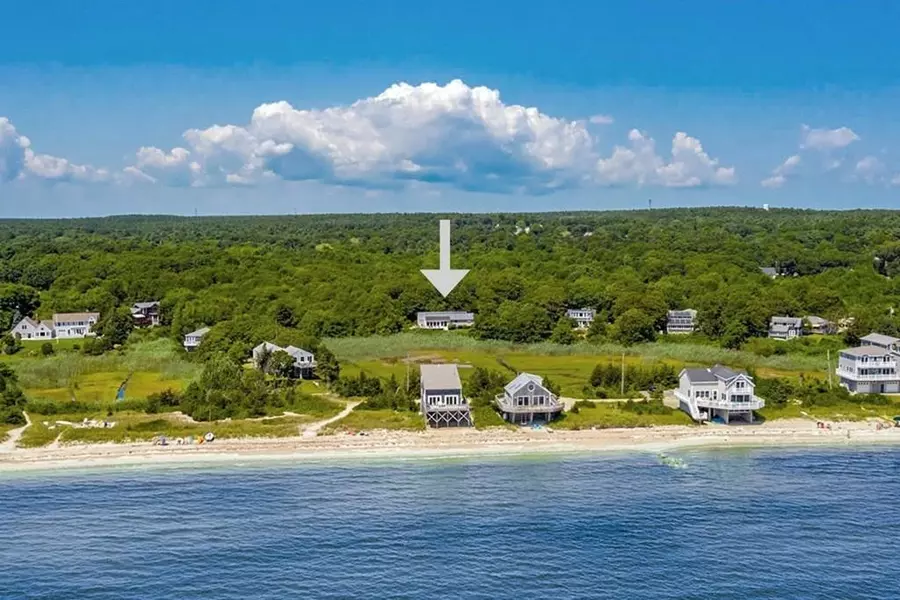 18 Pico Beach Rd, Mattapoisett, MA 02739