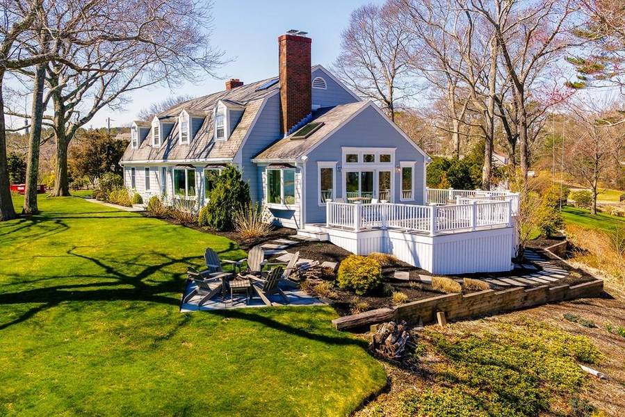 92 Hornbeam Rd, Duxbury, MA 02332