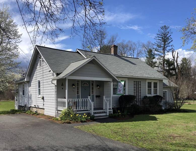 132 Meridian St, Greenfield, MA 01301