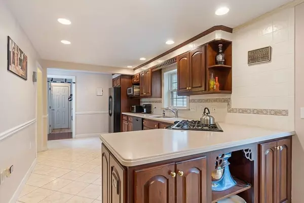 West Boylston, MA 01583,587 Prospect St