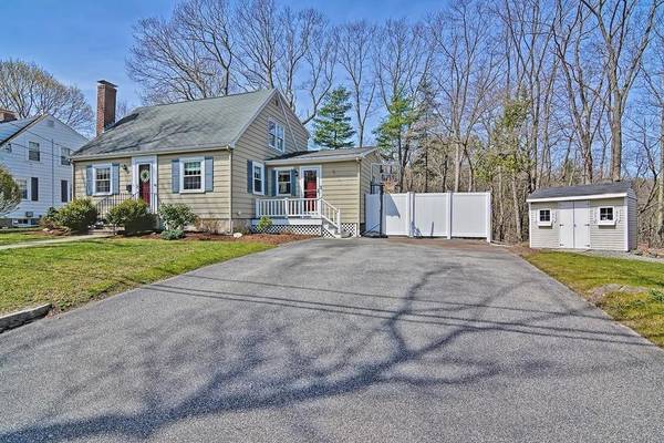 43 Meriam St, Wakefield, MA 01880