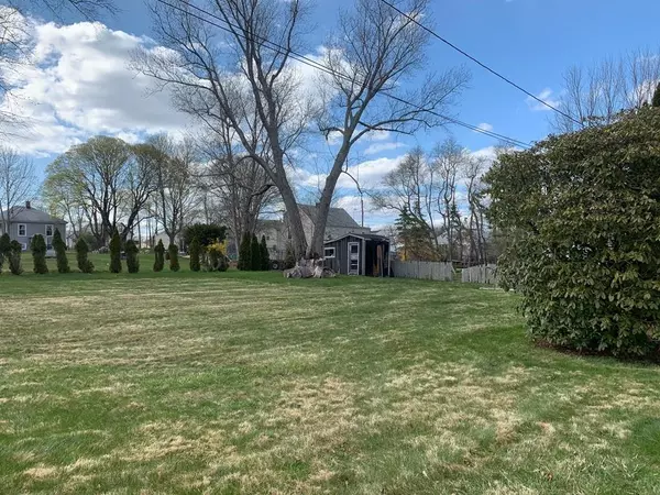 Tiverton, RI 02878,42 Sheldon St