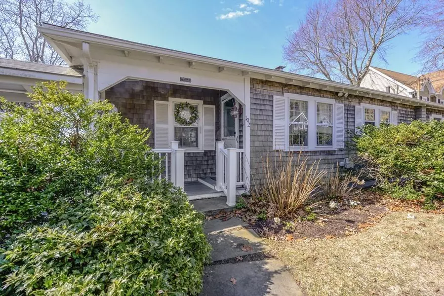 102 Angelica Ave, Mattapoisett, MA 02739