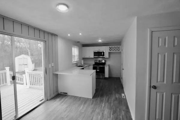 Agawam, MA 01001,141 Lealand Ave