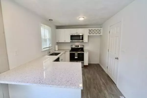 Agawam, MA 01001,141 Lealand Ave