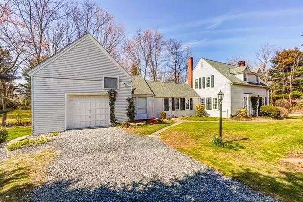 32 Ash St, Hopkinton, MA 01748