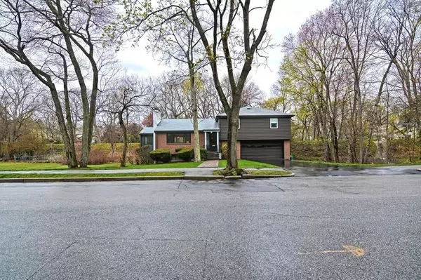 Newton, MA 02464,92 Cragmore Rd