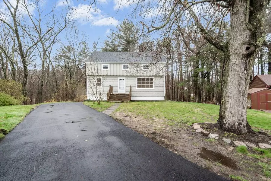 22 Chestnut Hill Rd., Oxford, MA 01537