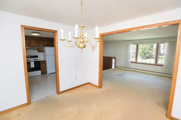 Southborough, MA 01772,14 Carolyn Terrace