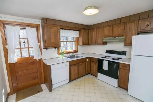 Southborough, MA 01772,14 Carolyn Terrace