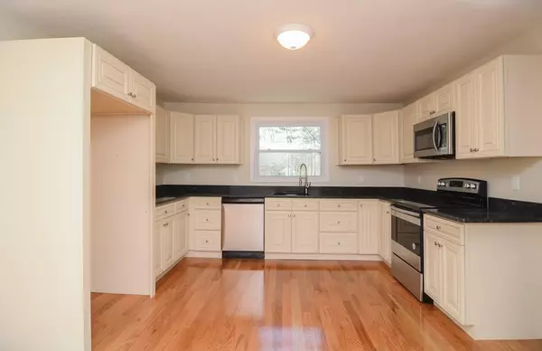 Groton, MA 01450,28 Skinners Rd