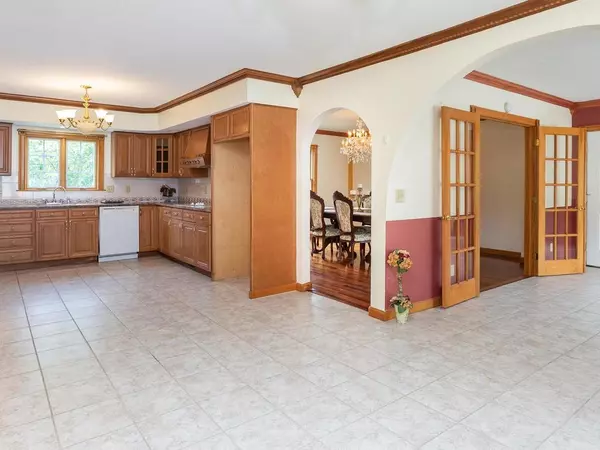 West Springfield, MA 01089,8 Northwood Ave