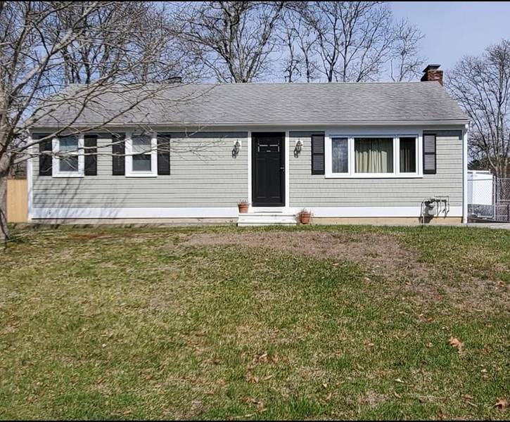 11 Cambridge Drive, Mashpee, MA 02649