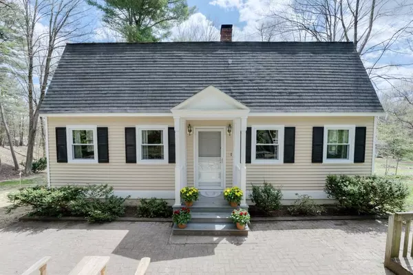 32 Maple St, Sturbridge, MA 01566