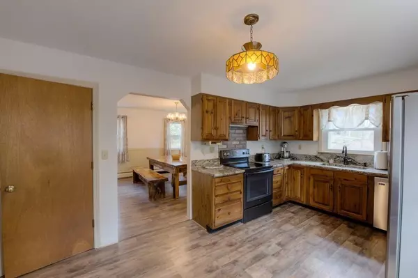 Sturbridge, MA 01566,32 Maple St