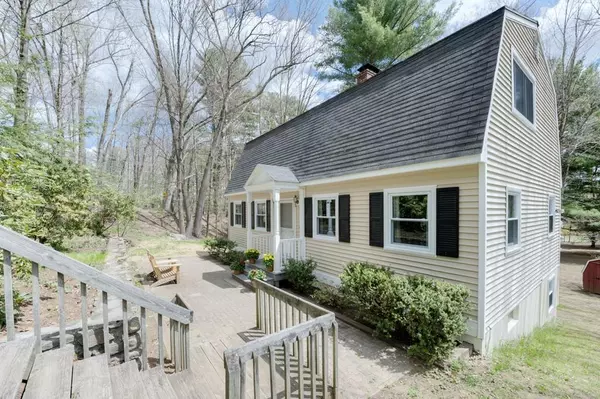 Sturbridge, MA 01566,32 Maple St