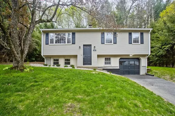 69 Old Farm Rd, Westfield, MA 01085