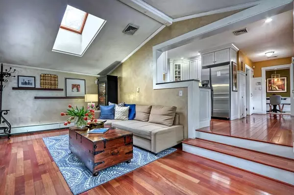 Reading, MA 01867,178 Walnut St