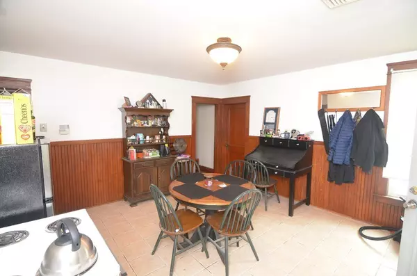 Southbridge, MA 01550,14 Dresser St