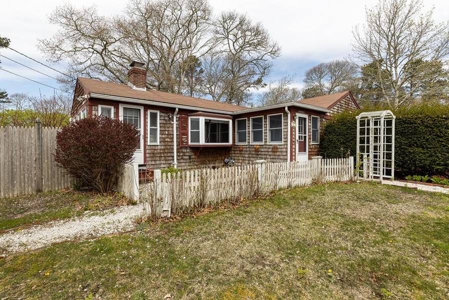 17 Priscilla St, Barnstable, MA 02601