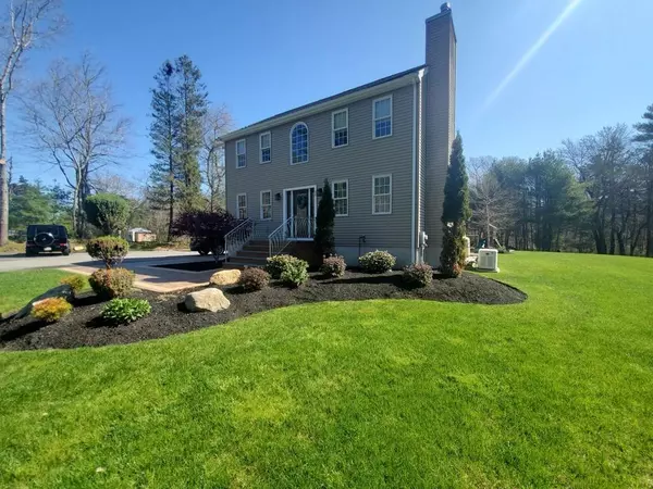 33 Flagg Swamp Rd, Freetown, MA 02717