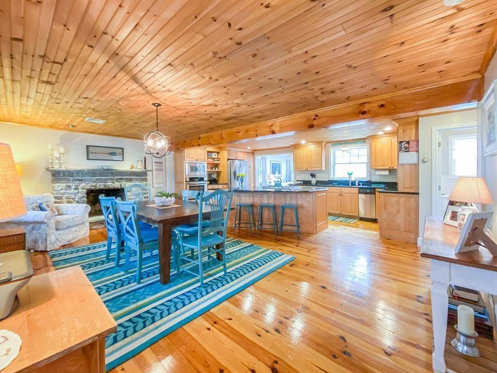 Scituate, MA 02066,17 Hazel Ave