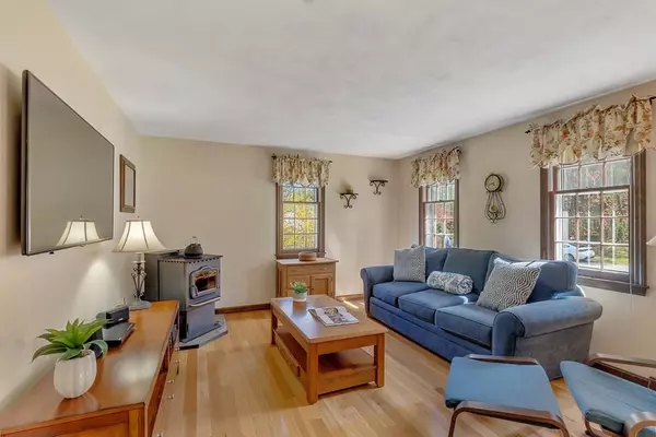Townsend, MA 01469,8 Chestnut Dr
