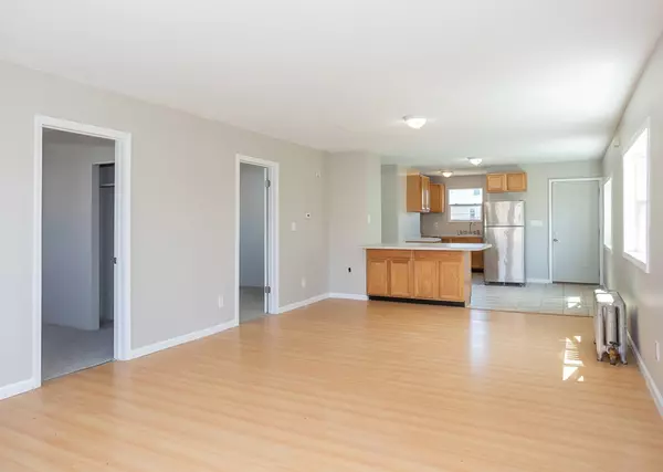 31-33 Grover St, Springfield, MA 01104