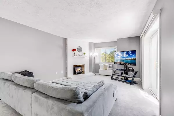 Salem, MA 01970,16 Aurora Lane #16