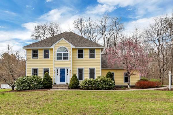 97 Woodland Meadow Dr, Lancaster, MA 01523