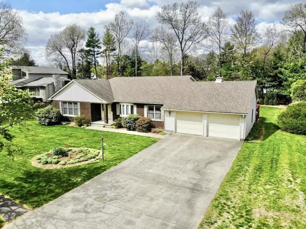 Westfield, MA 01085,11 Quail Hollow Drive
