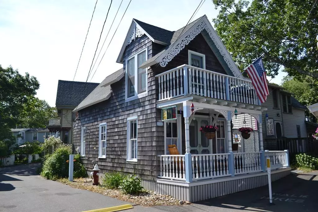 Oak Bluffs, MA 02557,1 Hebron Ave