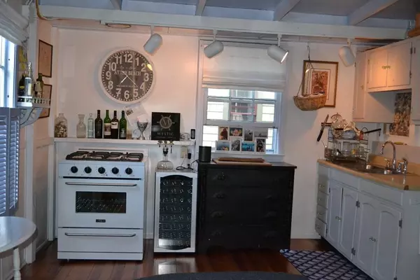 Oak Bluffs, MA 02557,1 Hebron Ave