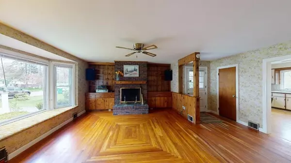 Northbridge, MA 01588,27 Dudley Ave