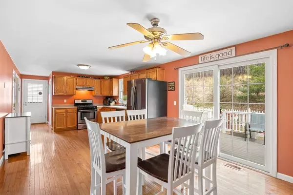 Chelmsford, MA 01863,21 Lamplighter Ln