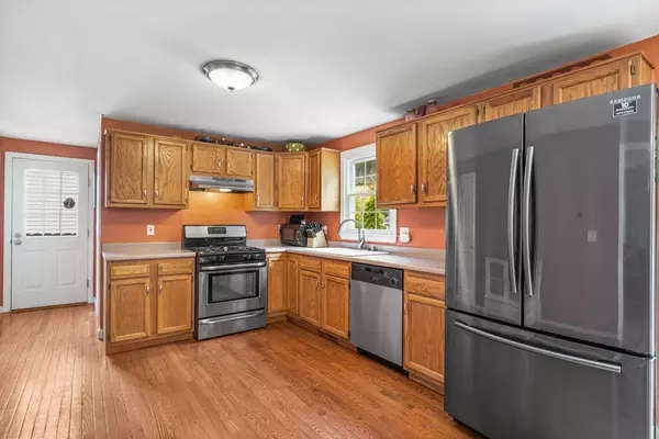 Chelmsford, MA 01863,21 Lamplighter Ln