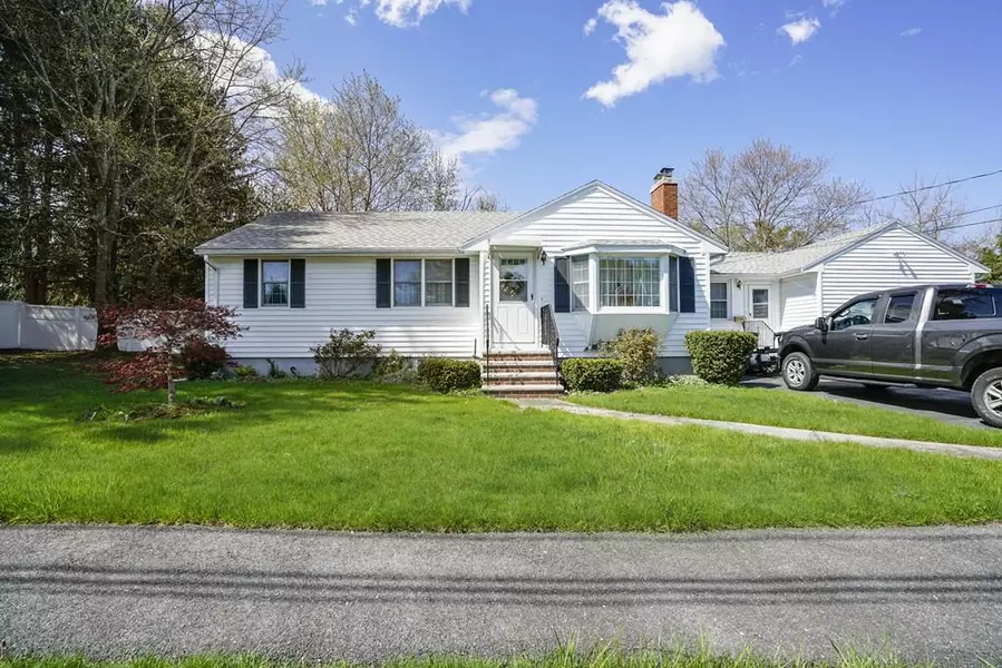 47 Bradford Rd, Peabody, MA 01960