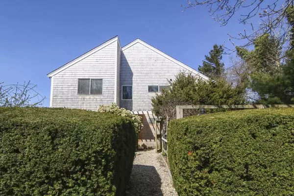 25 Upland Avenue, Falmouth, MA 02540