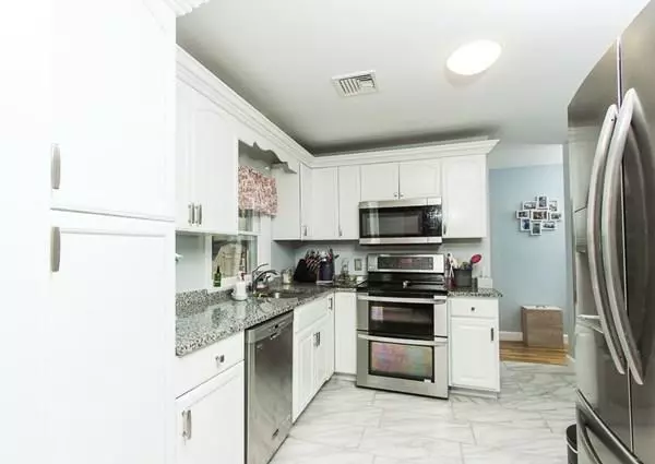 Hamilton, MA 01982,5 Crescent Road