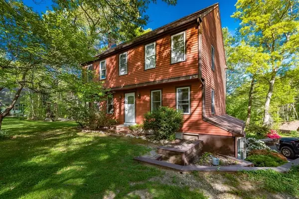 149 Elm St, Halifax, MA 02338