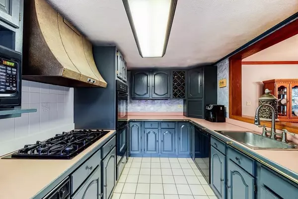 Medfield, MA 02052,21 Pleasant St