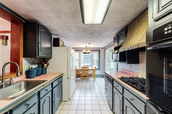 Medfield, MA 02052,21 Pleasant St