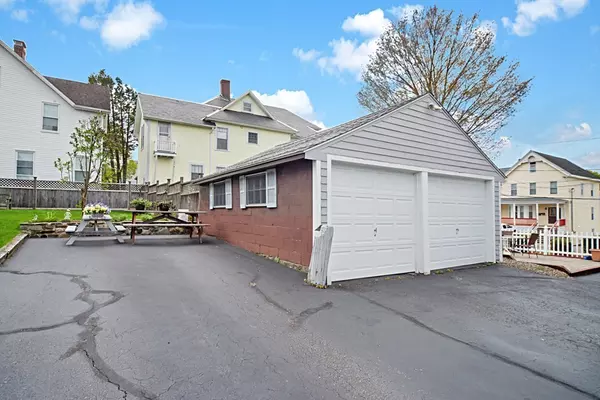 Clinton, MA 01510,215 Walnut St