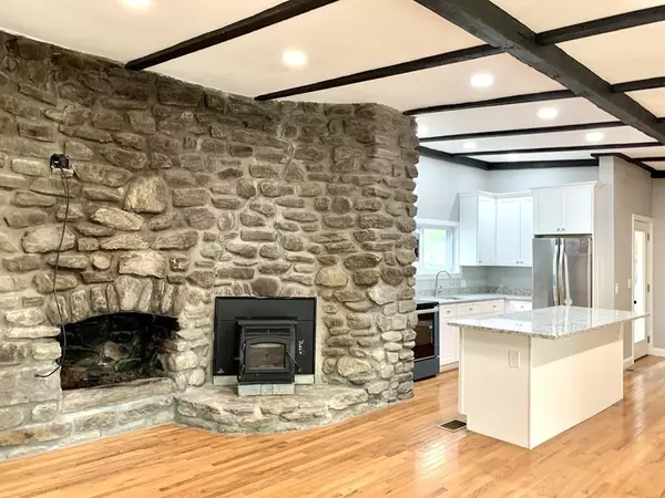 Sturbridge, MA 01566,43 Mashapaug Rd