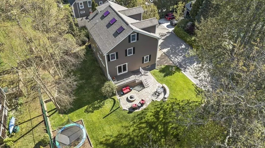 Manchester, MA 01944,3 Putnam Ct