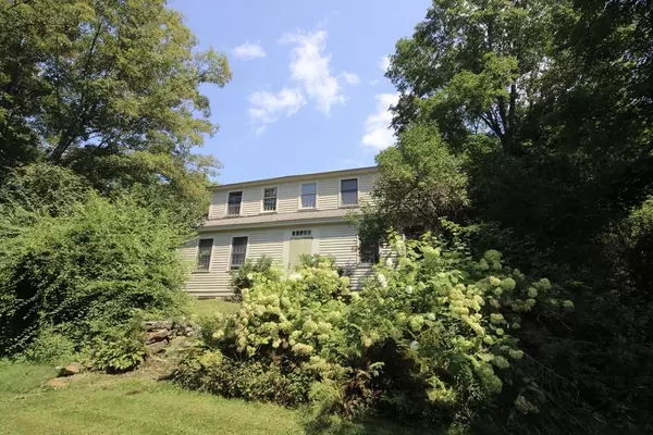 58 Warren Rd, Brimfield, MA 01010